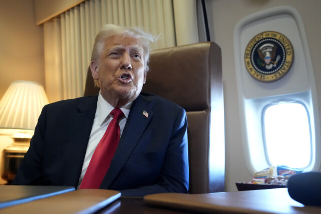 Quão estúpido é Trump? Este estúpido.


