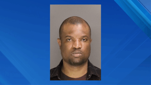A polícia está procurando Jamel McGriff, 42, que eles dizem ter uma longa história criminal, incluindo dois assaltos recentes em Manhattan em julho e agosto.