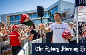 Quem era Charlie Kirk, o ativista do MAGA e o fundador dos EUA? O presidente Donald Trump aperta as mãos de Charlie Kirk durante uma geração Next White House Forum em Washington em 2018.