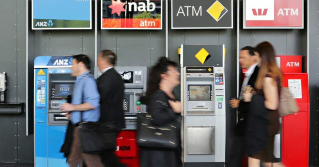 Simon Birmingham, CEO do painel da Australian Banking Association.