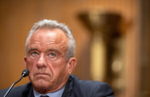 Democrata tenta expulsar RFK Jr. do gabinete de Trump Cartoon de Pedro Molina