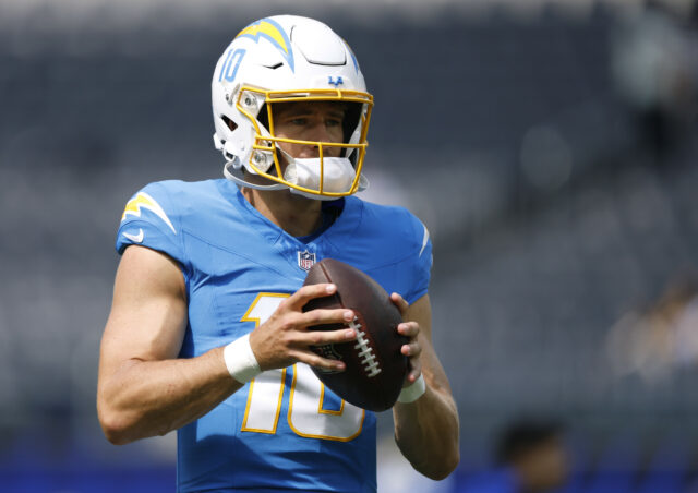 Raiders anteriores QB fornecem uma proteção surpreendente dos Chargers 'Justin Herbert 


