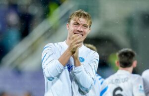 Rasmus Hojlund envia uma mensagem depois de acumular seu lançamento de Napoli, Harry Maguire reage Rasmus Hojlund corre com a bola para Napoli