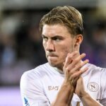 Rasmus Hojlund, do SSC Napoli (L), comemora com Antonio