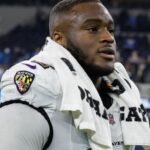 Ravens Position DT Madubuike em Danificado Get