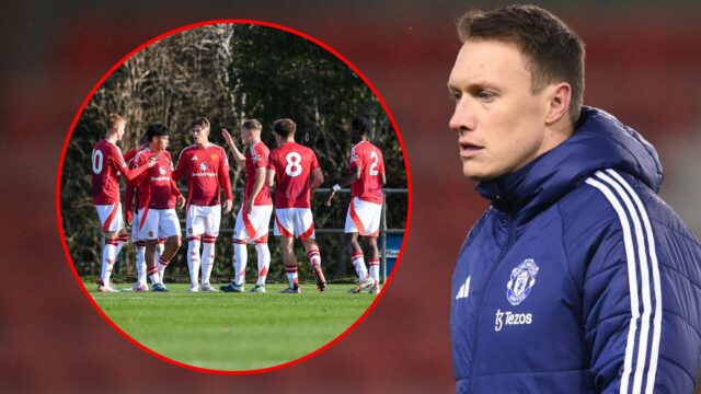 O ex -zagueiro da Inglaterra Phil Jones antes da partida da FA Youth Cup entre o Manchester United e o Chelsea no Leigh Sports Village em 2025 em Leigh, Inglaterra.