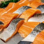 O salmão defumado a frio foi vendido em lojas de varejo em todo o país antes de ser recordado (Getty Images/Istockphoto)
