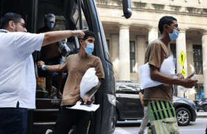 Relatório: Centenas de migrantes se auto-devoluam de Chicago Relatório: Centenas de migrantes se auto-devoluam de Chicago