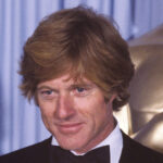 THE 53RD ANNUAL ACADEMY AWARDS - Backstage Coverage - Airdate: March 31, 1981. (Photo by ABC Photo Archives/Disney General Entertainment Content via Getty Images) ROBERT REDFORD WITH BEST DIRECTOR OSCAR FOR 'ORDINARY PEOPLE'