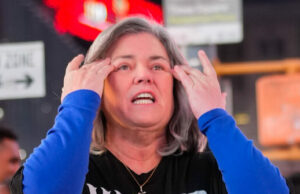 Rosie O’Donnell culpa Trump por perder a formatura da faculdade de sua filha: ‘Pessoas de segurança disseram que não achavam que era sábio’ Rosie O'Donnell culpa Trump por perder a formatura da faculdade de sua filha: 'Pessoas de segurança disseram que não achavam que era sábio'