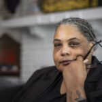 Roxane Gay pretende remover obstáculos para os autores surgidos. Ela está obtendo uma honra para isso