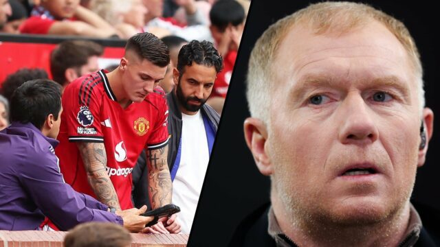 Benjamin Sesko lê instruções de um tablet enquanto Ruben Amorim olha durante a partida da Premier League entre o Manchester United e Burnley em Old Trafford em 2025 em Manchester, Inglaterra.