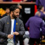 Bruno Fernandes, Manuel Ugarte, Matthijs de Ligt, Bryan Mbuemo e Leny Yoro, do Manchester United Warmup, antes da partida da Premier League entre o Manchester City e o Manchester United no Etihad Stadium em 14 de setembro de 2025