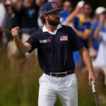 Cameron Young da equipe dos EUA comemora depois de uma tacada no sétimo buraco durante a Ryder Cup em Bethpage Black no sábado, 27 de setembro de 2025, em Farmingdale, NY