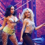 O Sabrina Carpenter se apresenta durante o 2025 MTV Video Music Awards.