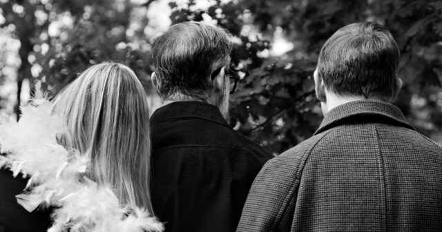Saint Etienne sai com um estrondo (e um grande evento) no último CD 'Internacional' 

