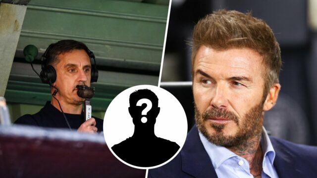 Gary Neville comentando em uma partida de Salford City