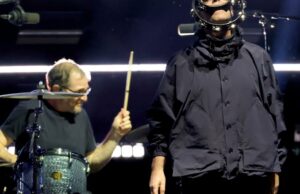 Santuário faz do seu mercado -alvo a celebridade do rock ‘n’ roll no prato de rosas Santuário faz do seu mercado -alvo a celebridade do rock 'n' roll no prato de rosas