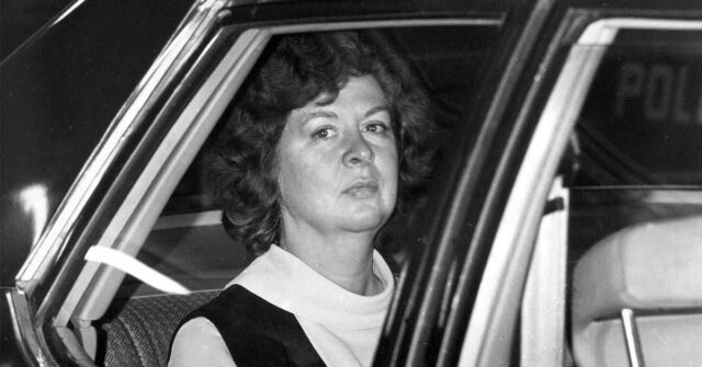 Sara Jane Moore, que tentou assassinar o presidente Gerald Ford em 1975, morre aos 95

