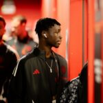 Shea Lacey em ação para o Manchester United.