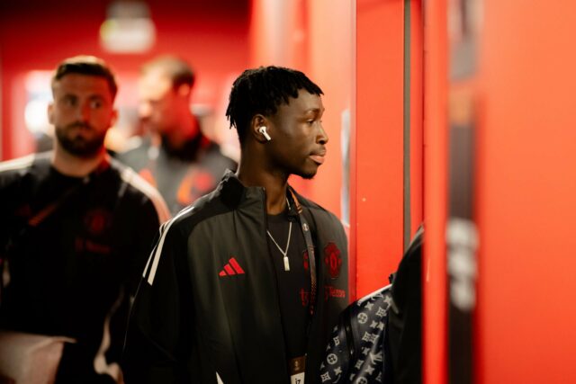 Shea Lacey em ação para o Manchester United.