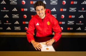 Senne Lammens tem uma rotina de pré-jogo distinta que ele está oferecendo Guy United, é um trabalho de preparação exclusivo O ex -astro da Royal Antuérpia Senne Lammens posa depois de assinar o Manchester United no Complexo de Treinamento de Carrington em 2025 em Manchester, Inglaterra.