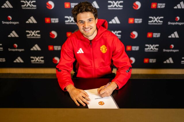 Senne Lammens tem uma rotina de pré-jogo distinta que ele O ex -astro da Royal Antuérpia Senne Lammens posa depois de assinar o Manchester United no Complexo de Treinamento de Carrington em 2025 em Manchester, Inglaterra.