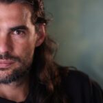 Seu filme de arte apocalíptico 'Sirât' dançando quando confrontado com o esquecimento. Talvez seja por isso que os indivíduos gostam