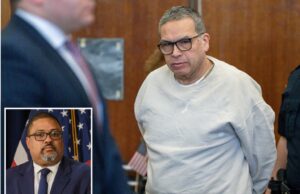 Sicko Super deve desistir de dinheiro que ele tirou da vítima de estupro: Manhattan da Espinoza em moletom cinza e cáqui com os braços atrás dele durante uma aparição na corte