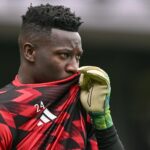 Andre Onana cai no chão para Manchester United vs Grimsby