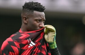 Sir Alex Ferguson, o primeiro desastre de Bangs de Bangs, Andre Onana, deseja ainda mais números masculinos de UTD Andre Onana cai no chão para Manchester United vs Grimsby