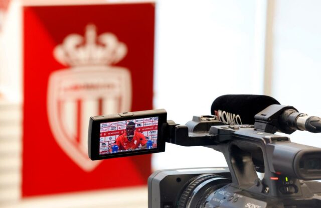 Paul Pogba em uma conferência de imprensa do AS Mônaco.