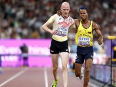 SteepleChaser sai da corrida para ajudar a ter um inimigo difícil SteepleChaser sai da corrida para ajudar a ter um inimigo difícil