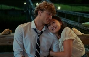 Summertime I Transformei Jenny Han de Pretty obtém bolo de lustre de cacau viral para seu aniversário Verão eu virei o livro Pretty 'abandona a viagem de' Emily in Paris 'de Belly em Paris