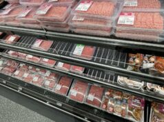 Supermercados Medem suas palavras: Fluxos de crise de suprimento de cordeiro para prateleiras de varejo Supermercados Medem suas palavras: Fluxos de crise de suprimento de cordeiro para prateleiras de varejo