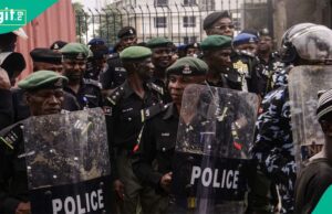 Tensão e medo como bandidos com armas mortais atacam comunidade de proeminente estado do norte, matar 7, muitos feridos Tensão e medo como bandidos com armas mortais atacam comunidade de proeminente estado do norte, matar 7, muitos feridos