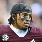 Texas A&M Protector Folhas em aparelhos dentários do pescoço depois de assustadores struck vs Notre Dame