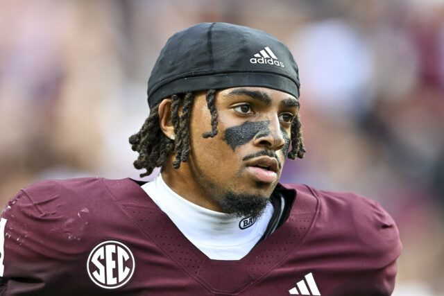 Texas A&M Protector Folhas em aparelhos dentários do pescoço depois de assustadores struck vs Notre Dame 

