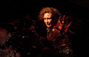 ‘The Conjuring: Last Cerimonies’ lança um feitiço sobre o Reino Unido, Irlanda Bicket Office THE CONJURING: LAST RITES, (aka THE CONJURING 4), Vera Farmiga, 2025. ph: Giles Keyte / © Warner Bros. / Courtesy Everett Collection