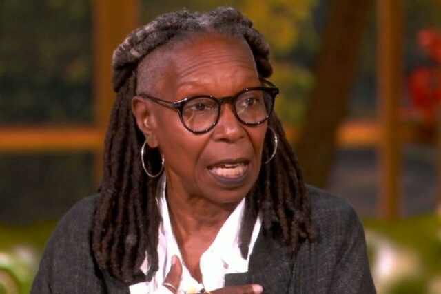 'The View's Whoopi Goldberg diz que os democratas deveriam ter “mantendo a boca fechada” sobre o declínio de Joe Biden antes de 2024 eleição

