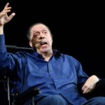 Tim Curry é ovação em pé no 'Rocky Horror Picture Show' 50th Anniversary Screening