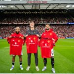 Matheus Cunha em ação durante a partida da Premier League entre o Manchester United e o Arsenal em Old Trafford em 2025 em Manchester, Inglaterra.