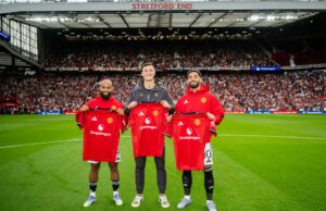 Todo clube Matheus Cunha, Bryan Mbeumo e Benjamin Sesko rejeitou a autorizar com o Manchester United Matheus Cunha em ação durante a partida da Premier League entre o Manchester United e o Arsenal em Old Trafford em 2025 em Manchester, Inglaterra.