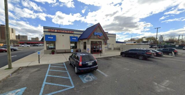 IHOP Restaurant em East New York, Brooklyn.
