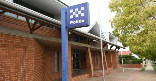 Trabalhador de cuidados infantis de NSW acusado de agredir o garoto de quatro anos

