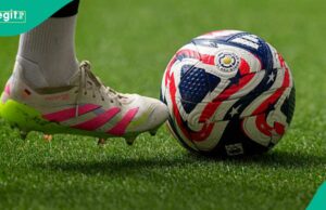 Tragédia no futebol como jovem jogador morre enquanto configura a conexão com a Internet Tragédia no futebol como jovem jogador morre enquanto configura a conexão com a Internet