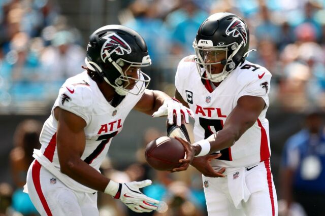 Kansas City Chiefs e jogadores de futebol do New York Giants.
