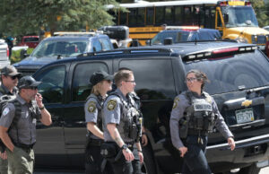 Três estudantes feridos por agressor armado no Colorado controlado por armas Três estudantes feridos por agressor armado no Colorado controlado por armas