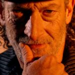Troy Kotsur fez você rir e chorar em 'Coda'. No entanto, em 'Black Bunny', ele deseja aterrorizá -lo