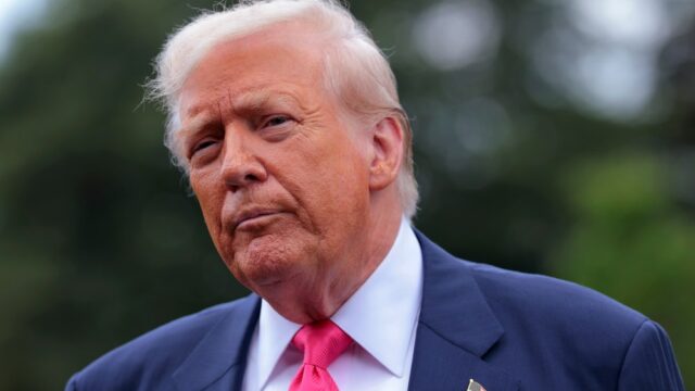 Trump Informações de US $ 15 bilhões Reivindicação de difamação e difamação contra o New York City Times 

